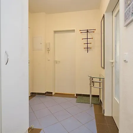 Apartment Likedeeler 04